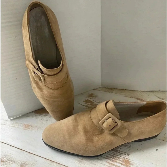 GIORGIO ARMANI women’s tan suede Oxford shoes buckle size 35 Italy almond toe - Picture 3 of 16